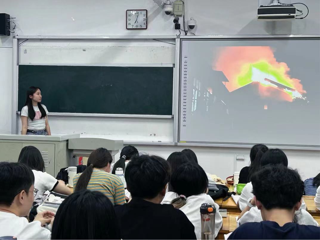 23级药学1班曲晓雨