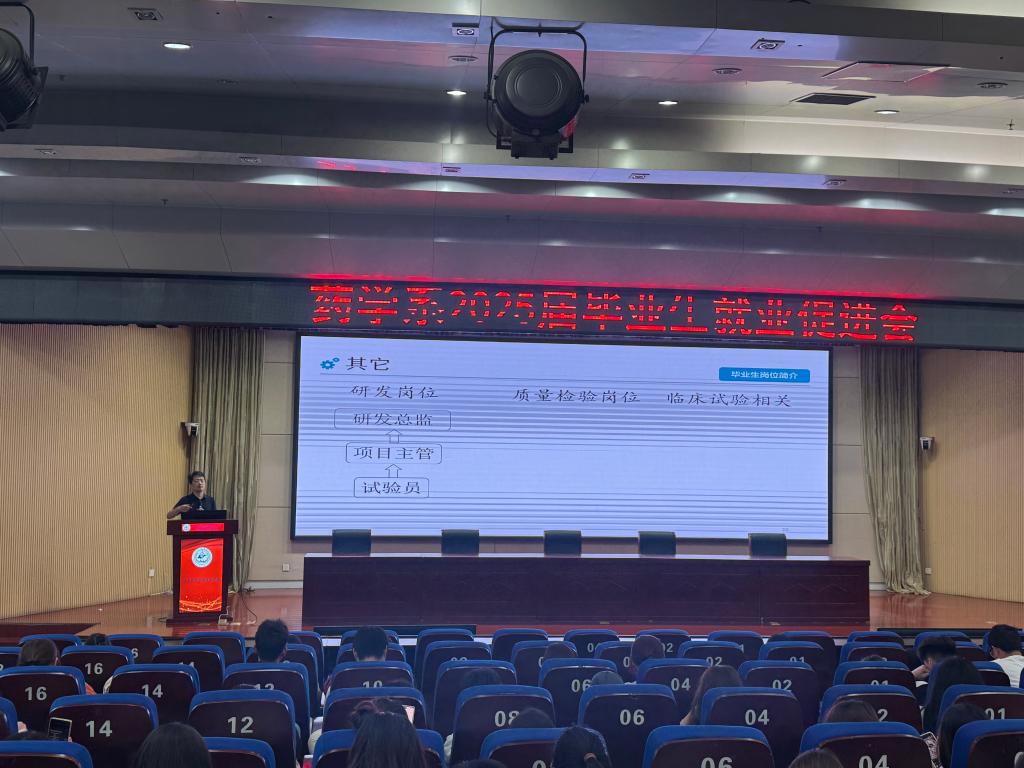 图片包含 室内, 电脑, 键盘, 桌子AI 生成的内容可能不正确。